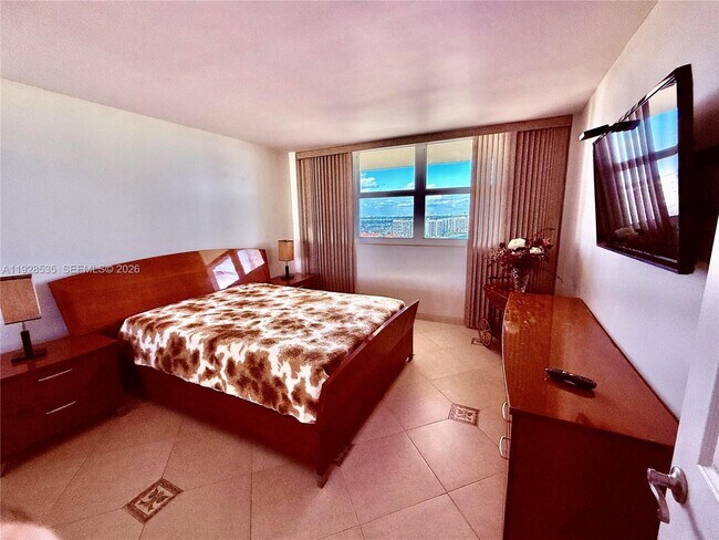 Building Photo - 1833 S Ocean Dr