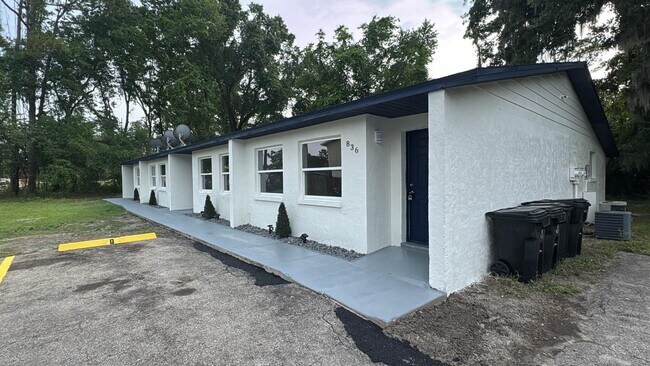 Building Photo - 836 SW 64th Terrace