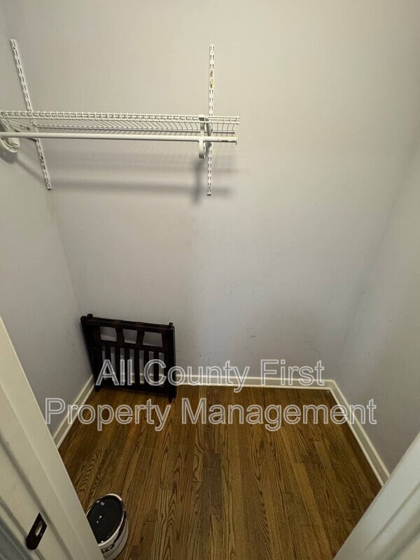 Building Photo - 656 Cedar Ave NW