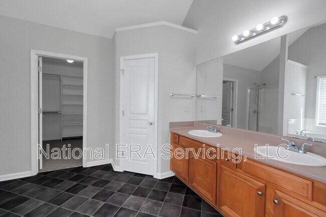 Building Photo - 50 Trinity Ln