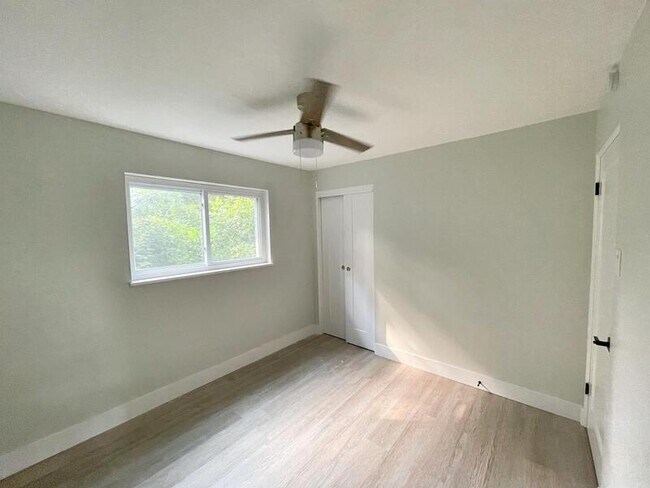 Building Photo - 7591 Amherst Ave