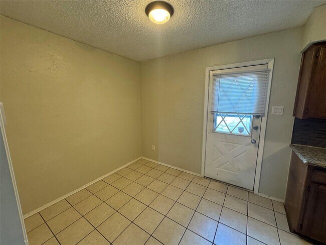 Building Photo - 2721 Hurstview Dr