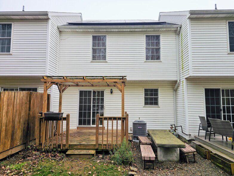 Building Photo - 562 Wood Duck Dr