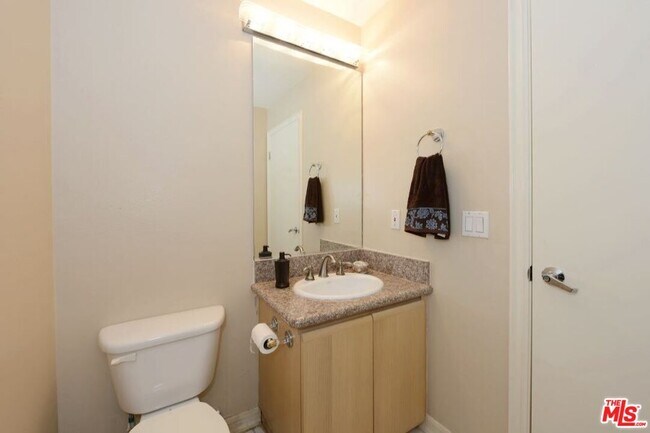 Building Photo - 117 N Gale Dr