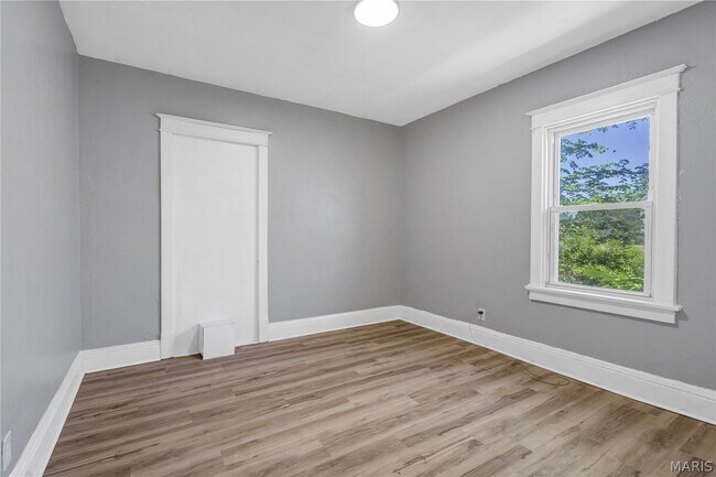 Building Photo - 5721 Floy Ave