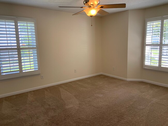Building Photo - Gorgeous 2BR Somerset Village Condo
