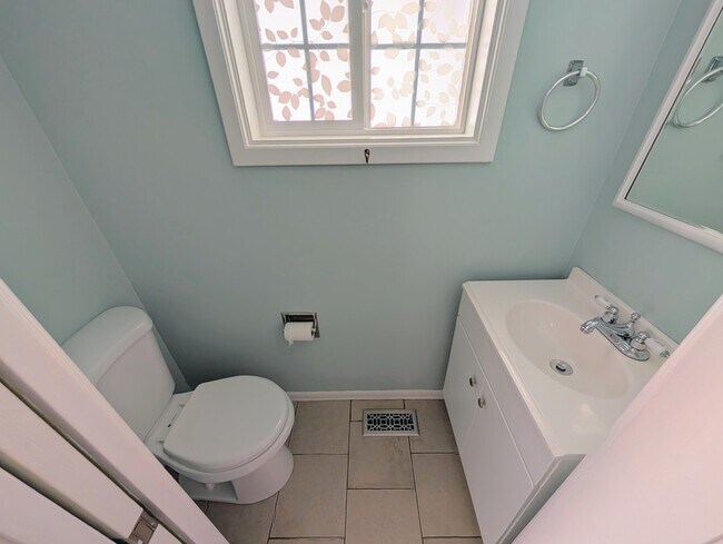 Building Photo - Refined 4BR House + private office, EV, ga...