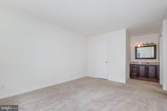 Building Photo - 6250 Edsall Rd