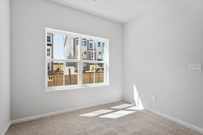 Building Photo - 372 Chesapeake Cmns St