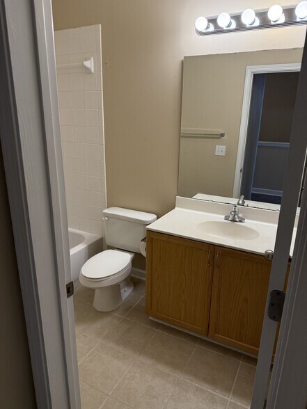 Building Photo - 7133 Founders Club Ct