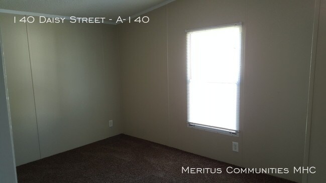 Building Photo - $499 MOVE IN SPECIAL!