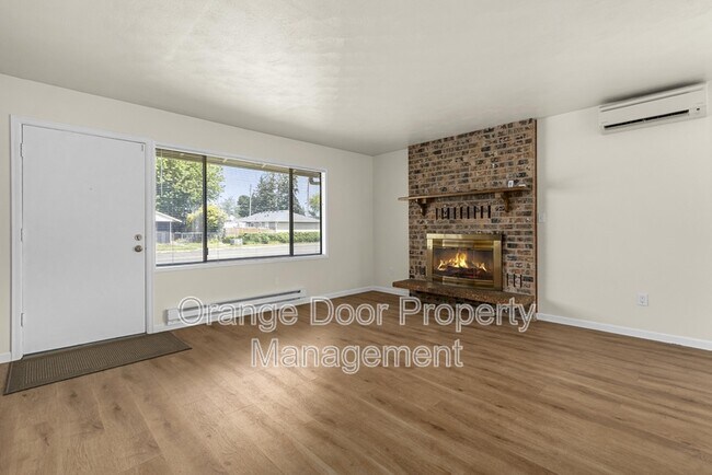 Building Photo - 834 S 72nd St