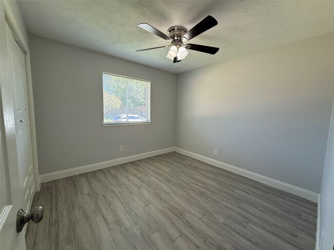 Building Photo - 9503 Homeland Dr
