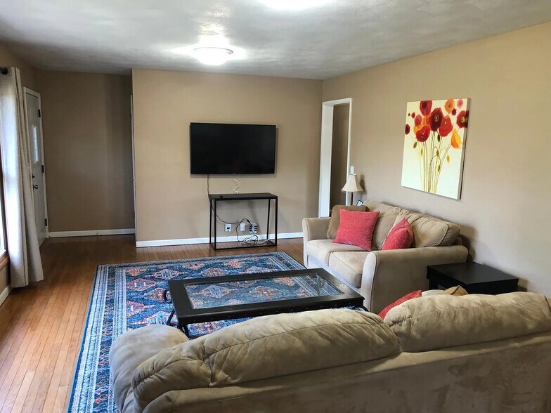 Building Photo - 131 N Hillsdale Dr