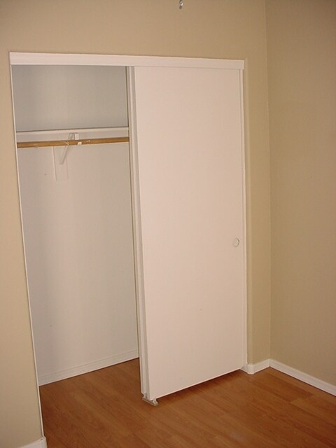 Building Photo - Fantastic home in gated Brenna Park.