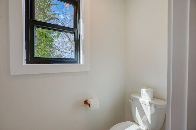 Building Photo - 1112 Pender St