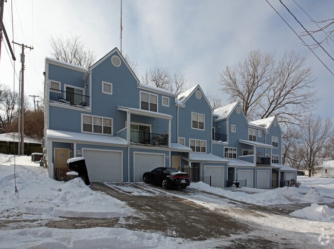 Signal Hill - Kansas City, MO | Apartment Finder