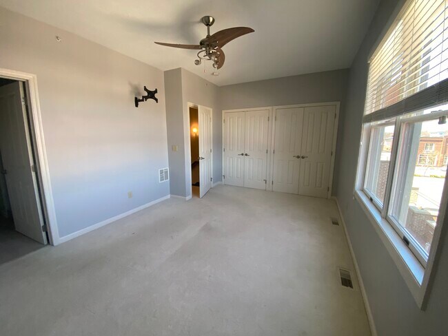 Building Photo - 111 N Walnut St