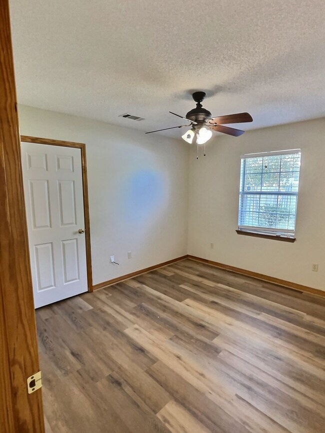 Building Photo - Spacious 4-Bedroom Home in Ocean Springs S...