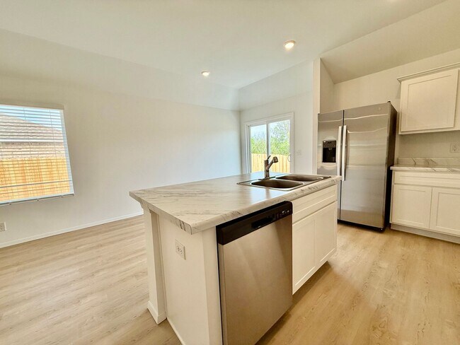 Building Photo - Brand New 3BD/2BA 2car garage W/D included