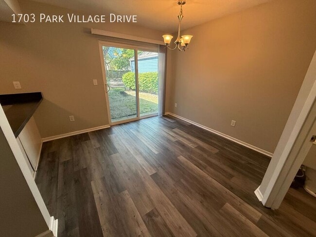 Building Photo - 1703 Park Village Dr