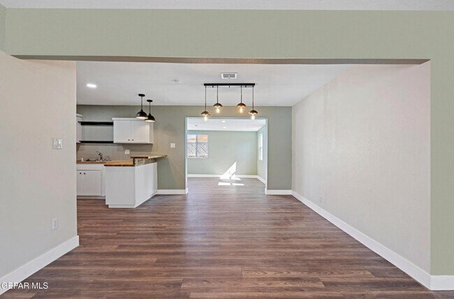 Building Photo - 10096 Ontario Ave