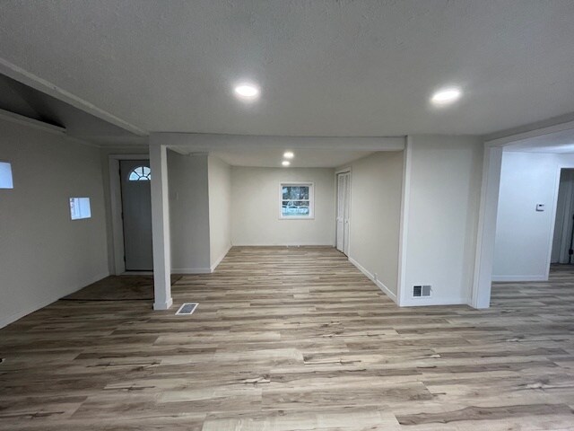 Building Photo - 1301 E 6th St