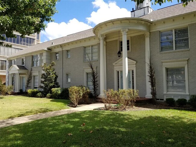 Building Photo - 6202 Gaston Ave