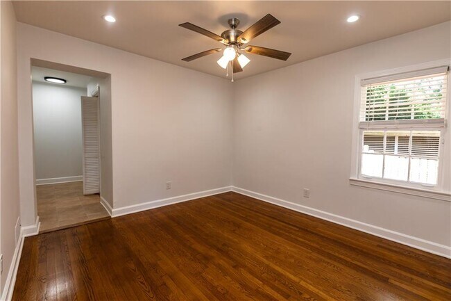 Building Photo - 1392 Lively Ridge Rd NE