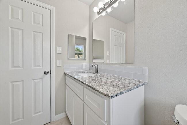 Building Photo - 10603 Highland Woods Dr