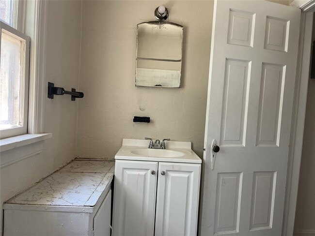 Building Photo - 1802 Exchange Ave