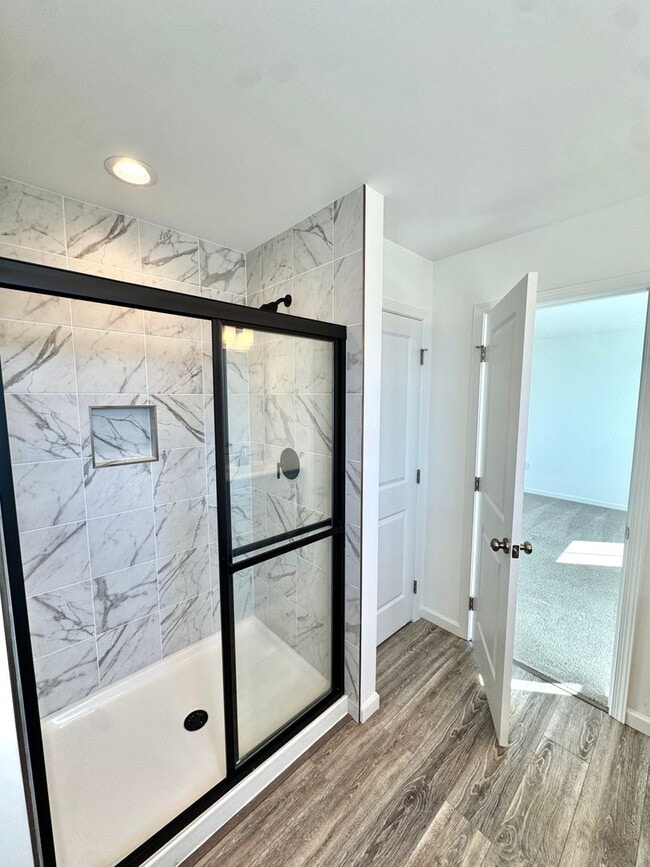 Building Photo - Newer Construction THREE BEDROOM/2.5 BATH ...