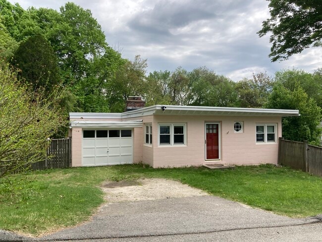 Primary Photo - 10 Phelps Ln