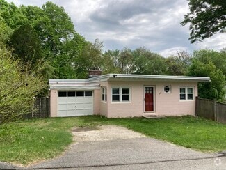 Building Photo - 10 Phelps Ln