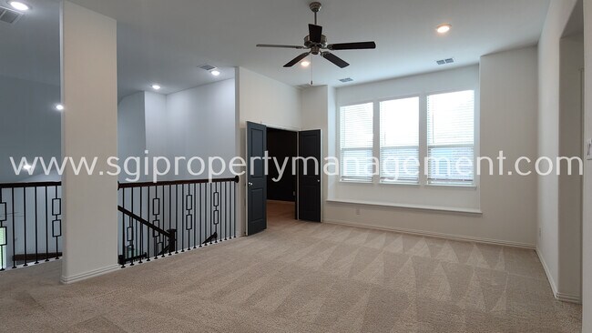 Building Photo - 10231 Sovereign Dr