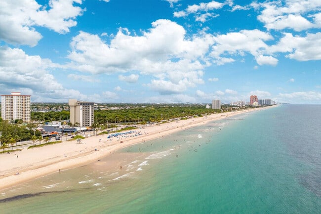 Building Photo - Beachfront Bloo's -2 Units-Ocean View Balc...