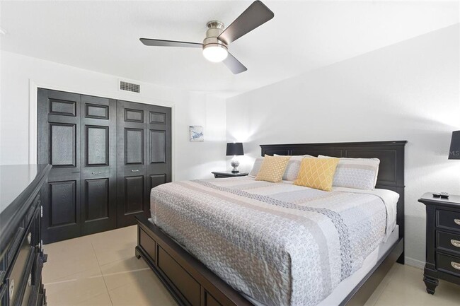 Building Photo - 5280 Coquina Key Dr SE