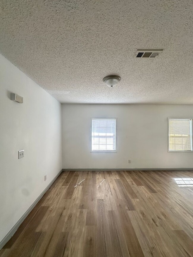 Building Photo - Level Plains!!! Electric/Water Included!!!