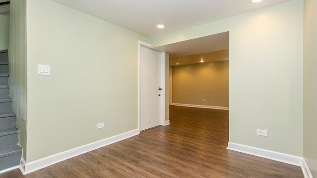 Building Photo - 100 Belle Plaine Ave