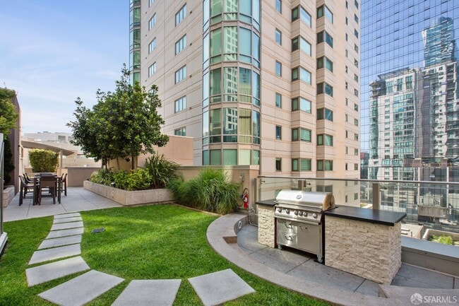 Building Photo - 355 1st St