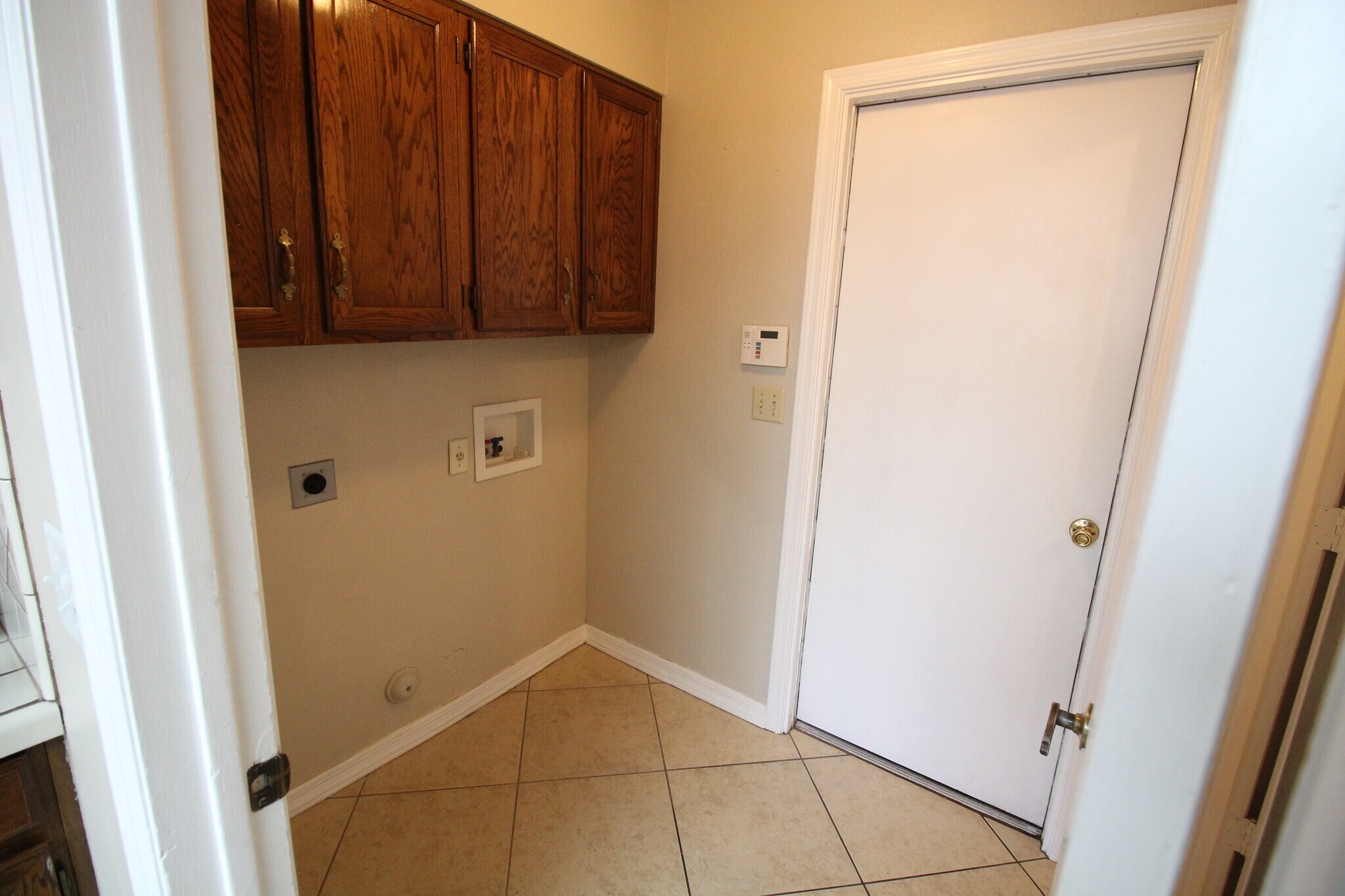 Laundry room - 3731 E Hampton Ave