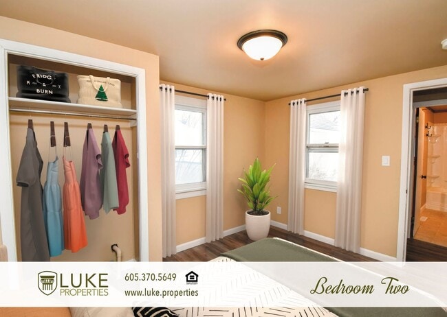 Building Photo - 226 N Lake Ave