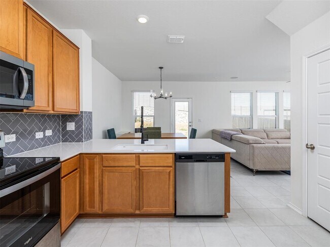Building Photo - 7106 Summer Tanager Dr