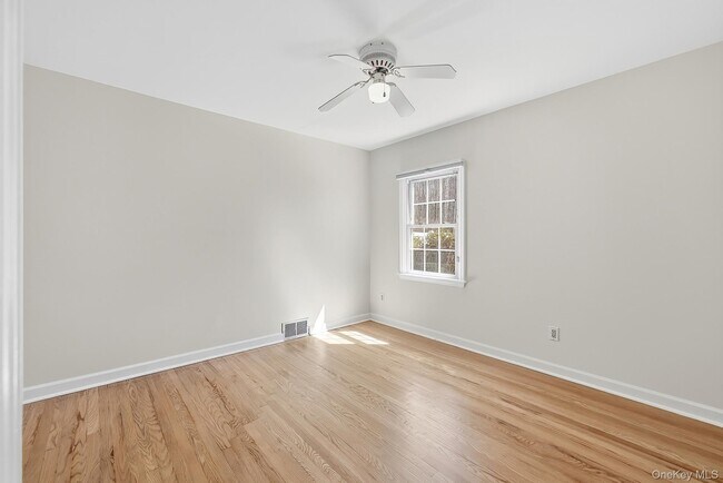 Building Photo - 1936 Longvue St