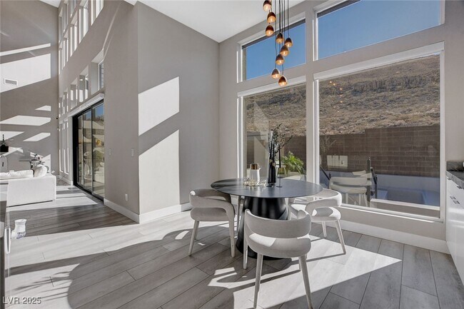 Building Photo - 5289 Feathertop Dr