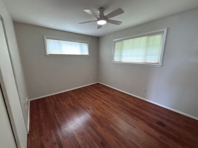 Building Photo - COMING SOON - Beautiful and spacious 4Bed/2Bath Rambler in Rockville!