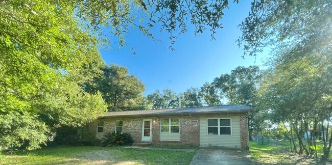 Building Photo - 4011 Wood Dr