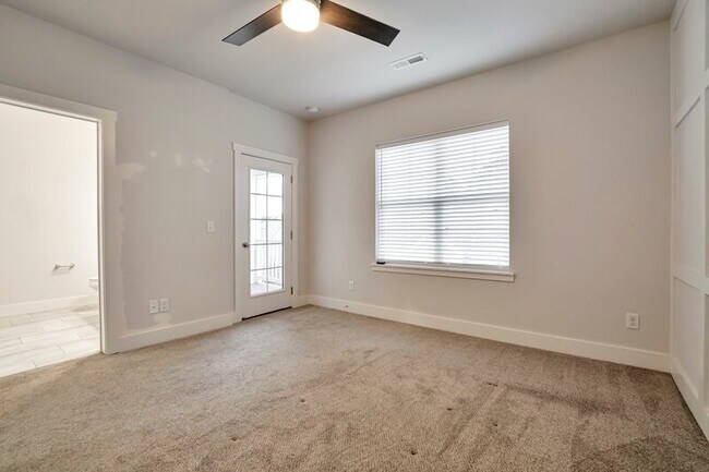 Building Photo - 857 S Franklin St