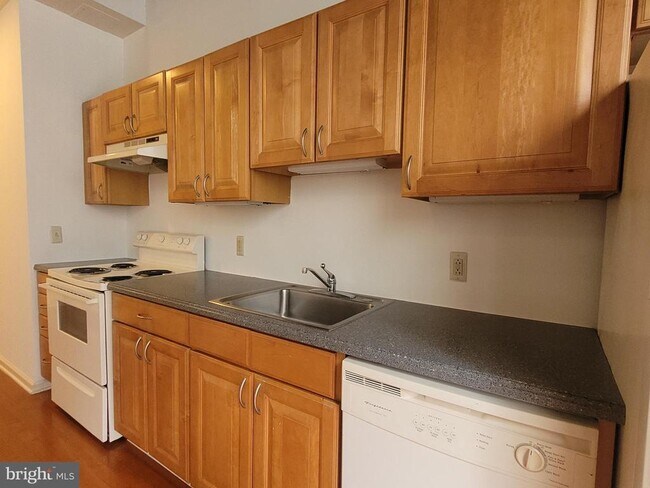 Building Photo - 1427 Walnut St