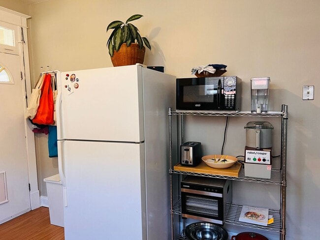 Building Photo - 3668 Wilmington Ave